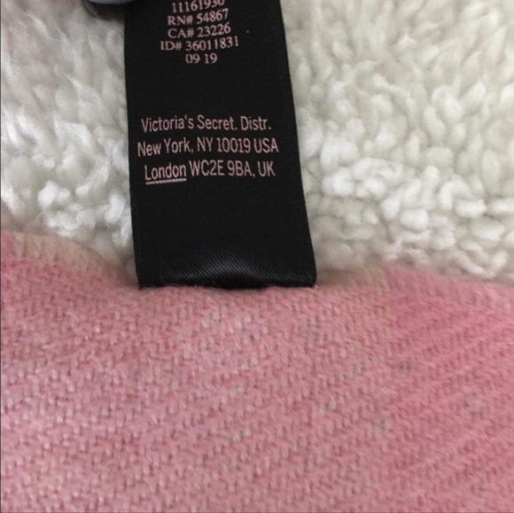 victoria secret scart - Picture 4 of 4